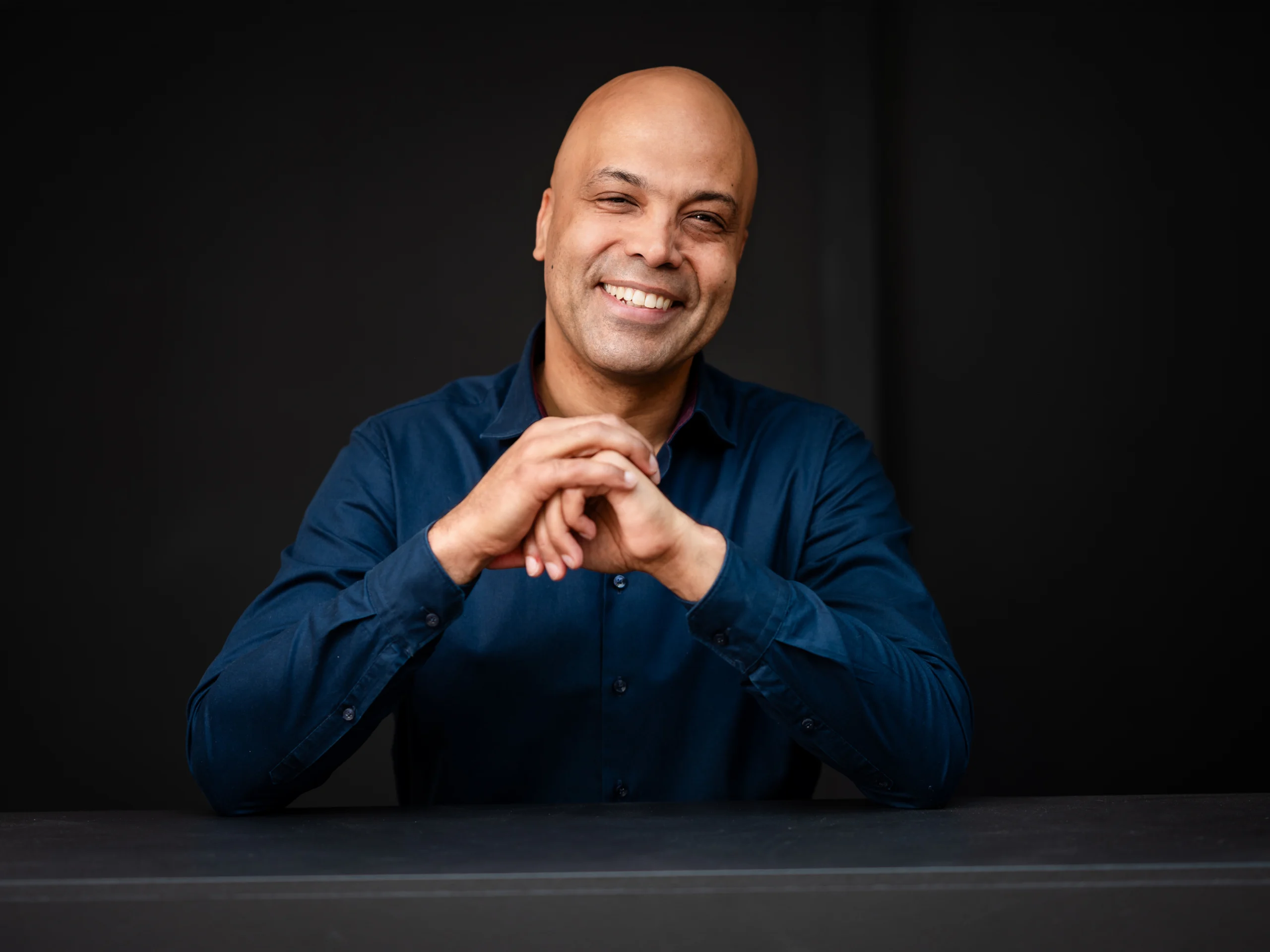 Steven Stephania begeleidt een team in Utrecht